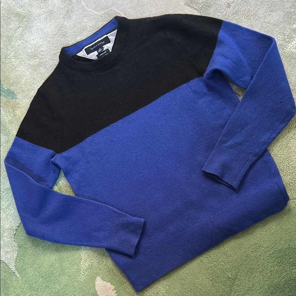 100% Lambswool Tommy Hilfiger Women’s Black & Royal Blue Crewneck Sweater